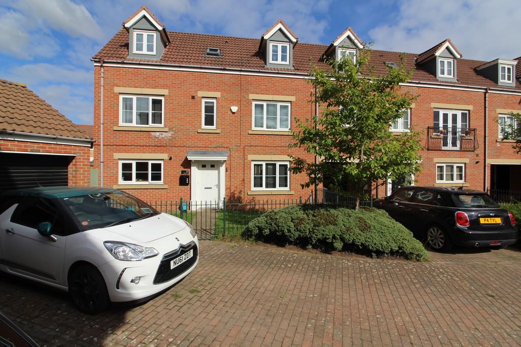 Wildair Close, Darlington, County Durham 4 bed semidetached house £