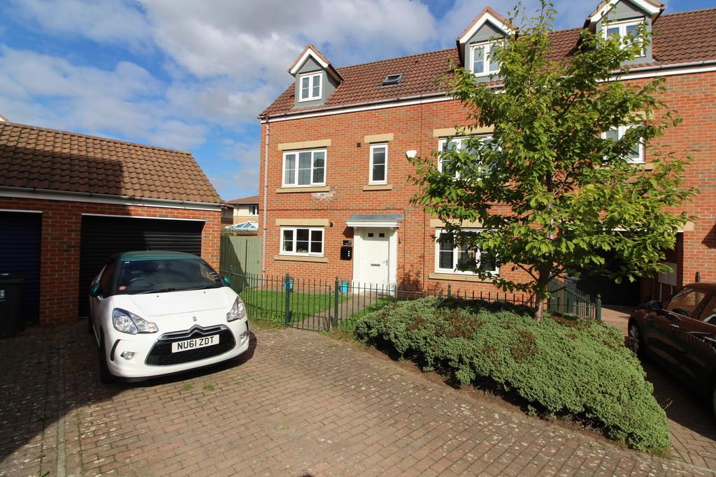Wildair Close, Darlington, County Durham 4 bed semidetached house £