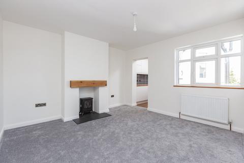 3 bedroom flat for sale - London Road, Leigh-on-Sea