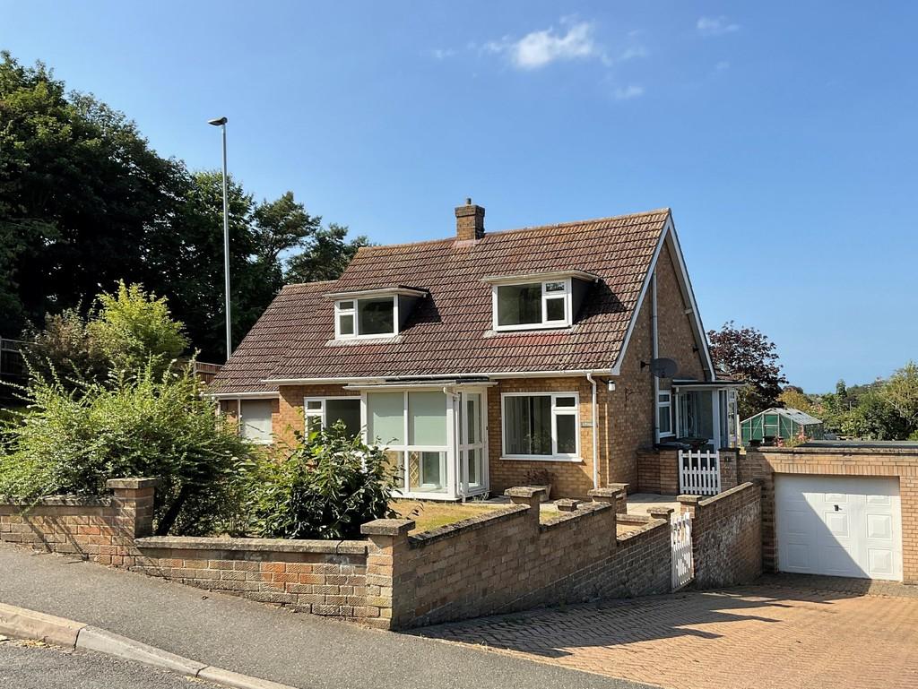 Cromer, Norfolk 4 bed chalet £1,250 pcm (£288 pw)