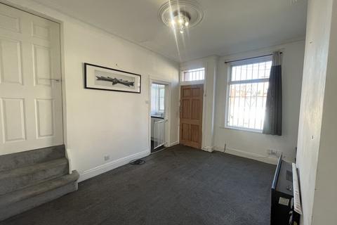 2 bedroom end of terrace house to rent, Glensdale Street