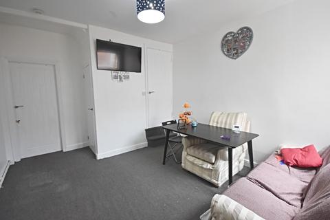 85 Lyndhurst Road, Nottingham, NG2 4FX