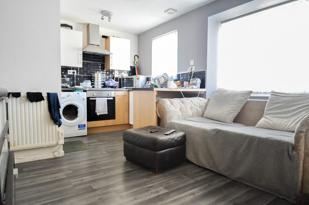 Collingwood Avenue, Newport 1 bed flat for sale £73,000
