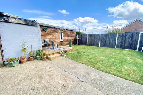 11 Ashleigh Drive, Beeford, Driffield, YO25 8AU