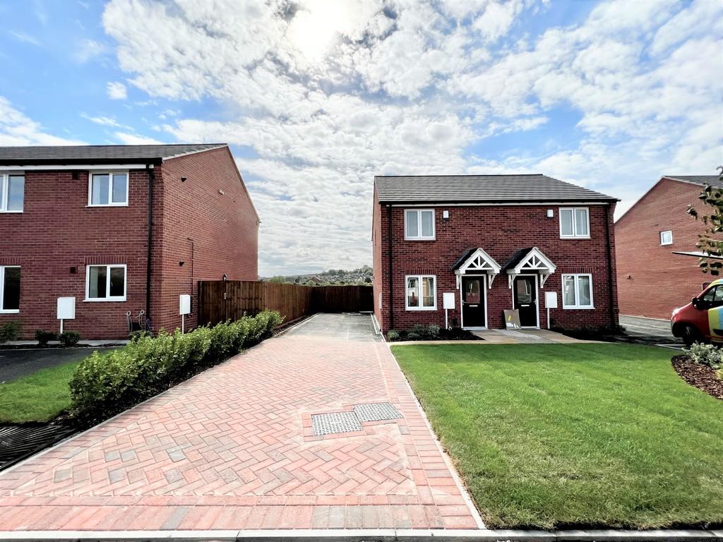 Draper Close, Radcliffe On Trent 2 bed semidetached house £995 pcm