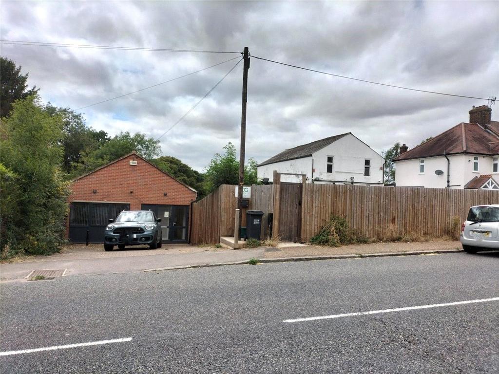 Great North Road, Welwyn Garden City, Hertfordshire Land £350,000