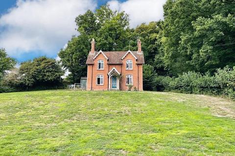 3 bedroom detached house to rent, Sotherington Lane, Selborne, Alton