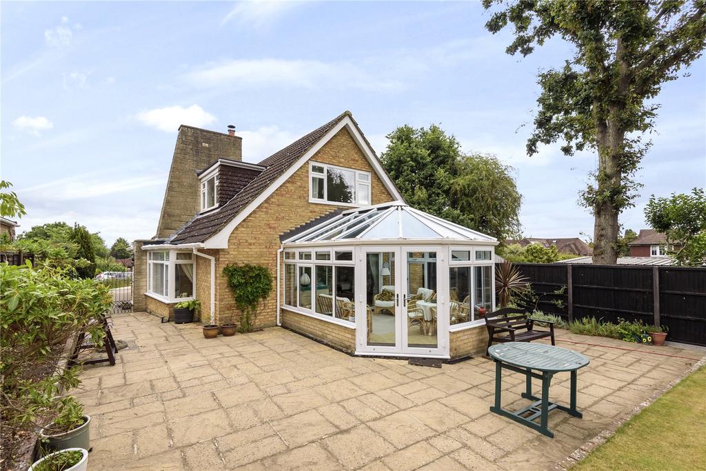 St. Pauls Close, Haywards Heath 4 bed detached house £850,000