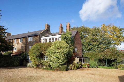 6 bedroom detached house for sale - Back Lane, Hardingstone, Northampton, NN4