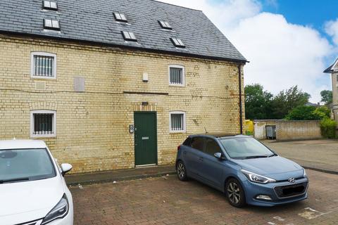 Property to rent - Ivel Road, Shefford, SG17