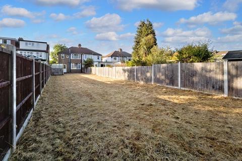 272 Carlton Road, Gidea Park, Romford, RM2 5BB