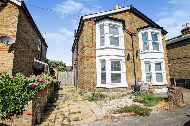 Tachbrook Road, Uxbridge, Middlesex 3 bed semidetached house £1,700