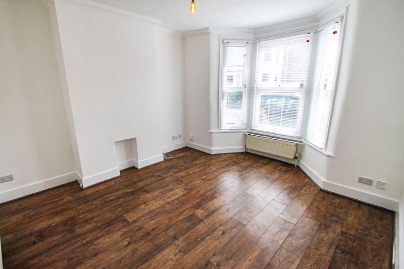 Tachbrook Road, Uxbridge, Middlesex 3 bed semidetached house £1,700