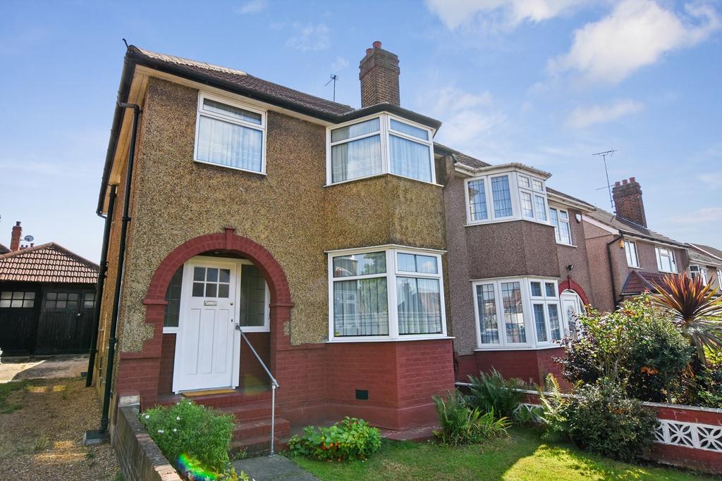 Crest Road, London, NW2 3 bed semidetached house for sale £600,000