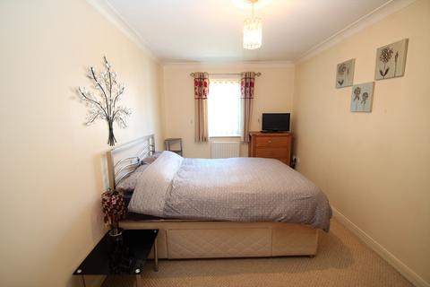 2 bedroom ground floor flat for sale - Hening Avenue, Ipswich, IP3