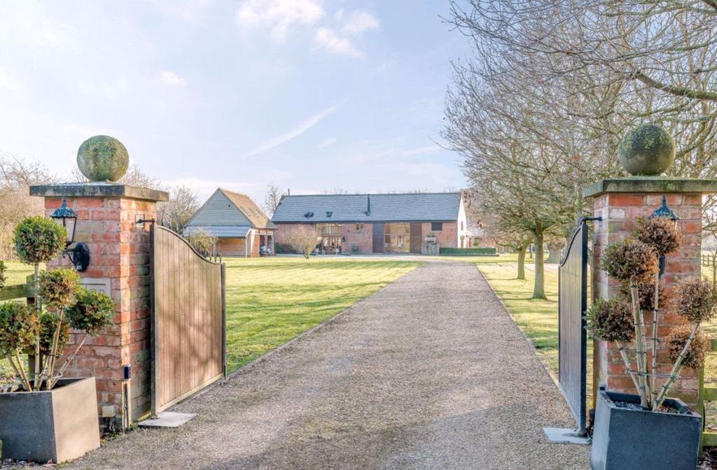 Biggin Hall Lane, Rugby, Warwickshire 5 bed detached house to rent £