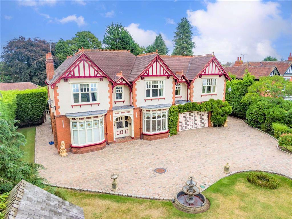 Wrexham Road, Whitchurch, SY13 6 bed detached house for sale £825,000