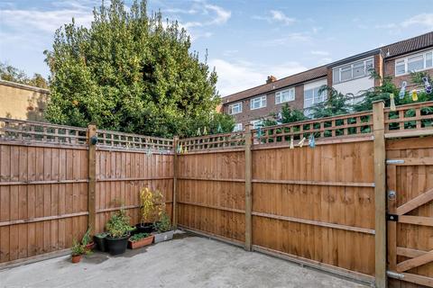 2 bedroom flat to rent, Parkview, Barnes, SW13