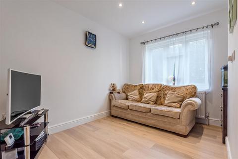 2 bedroom flat to rent, Parkview, Barnes, SW13