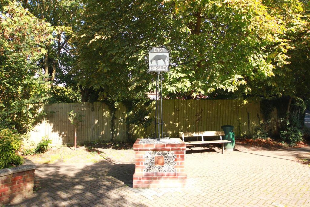 Parade, East Horsley Property £1,250 pcm (£288 pw)