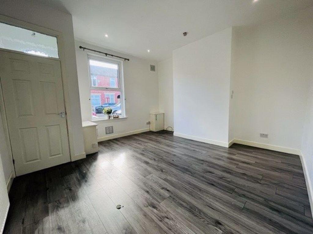 Scholes Street, Elton, Bury, BL8 2RA 2 bed terraced house £850 pcm (£