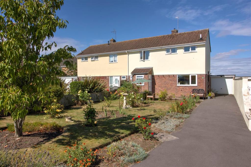 2 White Lion Park, Malmesbury 3 bed semidetached house £300,000