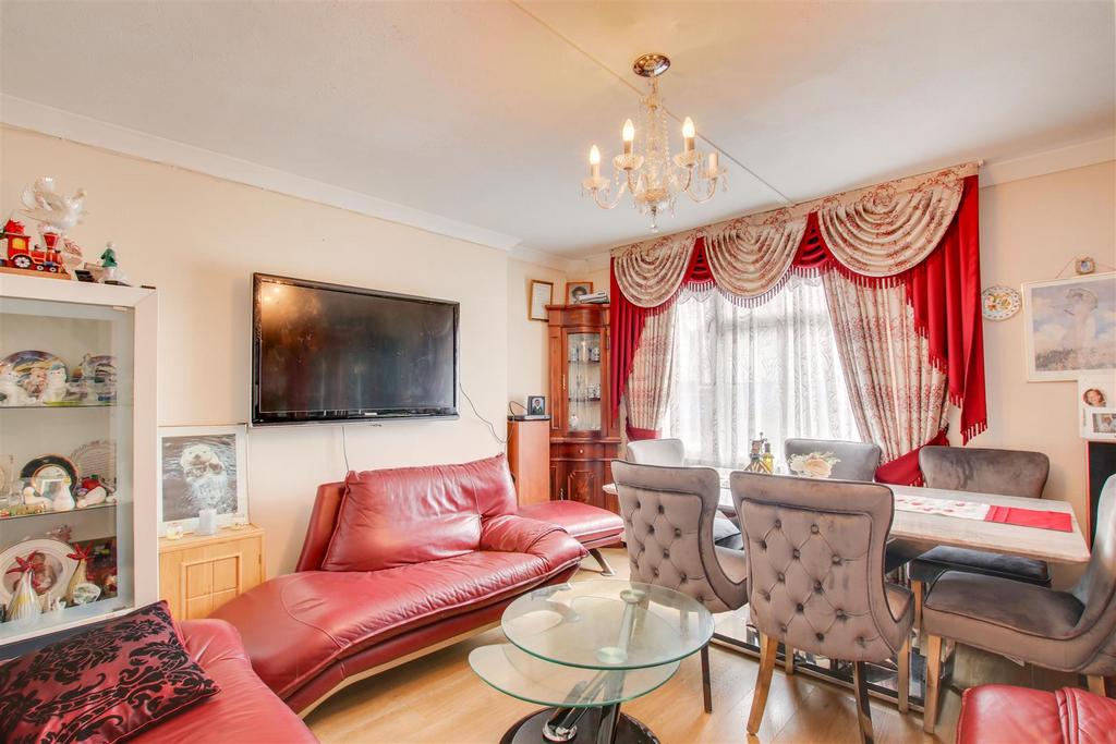 Cocker Road, Enfield 3 bed semidetached house £400,000