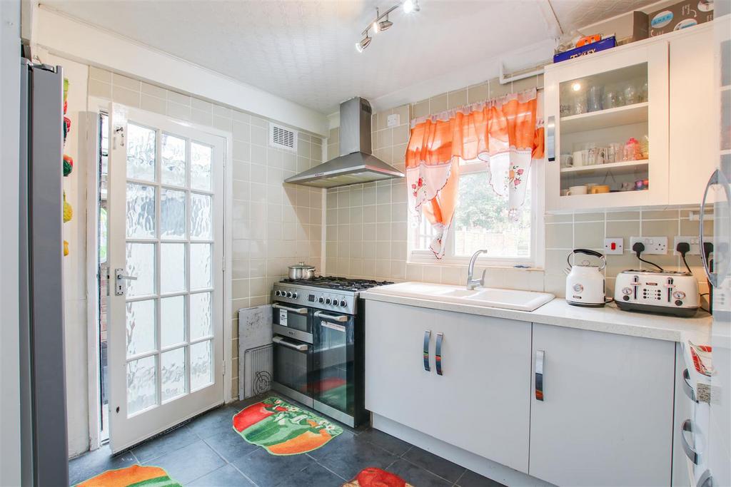 Cocker Road, Enfield 3 bed semidetached house £400,000