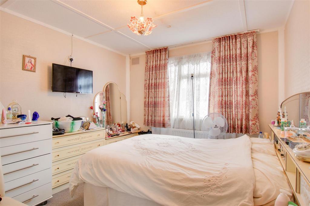 Cocker Road, Enfield 3 bed semidetached house £400,000