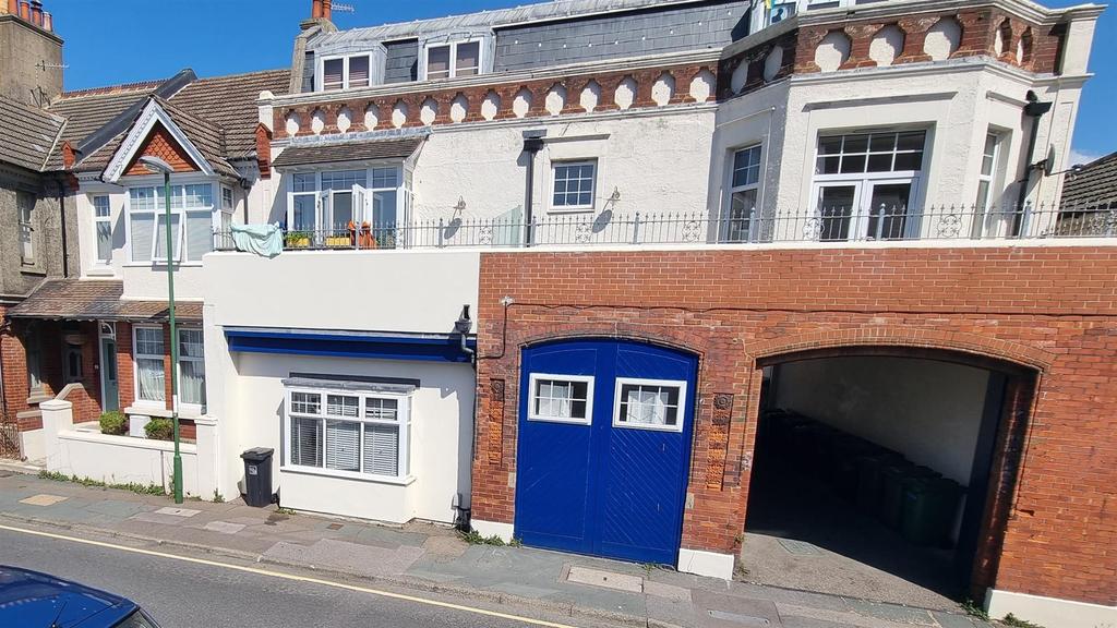 Western Road, ShorehamBySea 2 bed flat £1,250 pcm (£288 pw)