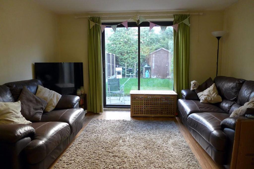 Richardson Drive, Wollaston 2 bed semidetached house £725 pcm (£167 pw)