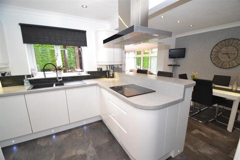 28 Coppice View, Bradford, BD10 8UF