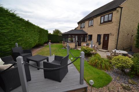 28 Coppice View, Bradford, BD10 8UF