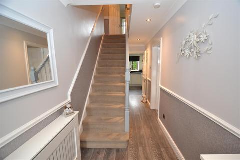 28 Coppice View, Bradford, BD10 8UF