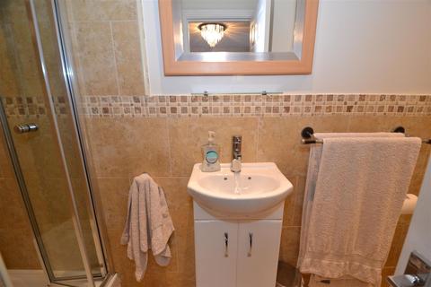 28 Coppice View, Bradford, BD10 8UF