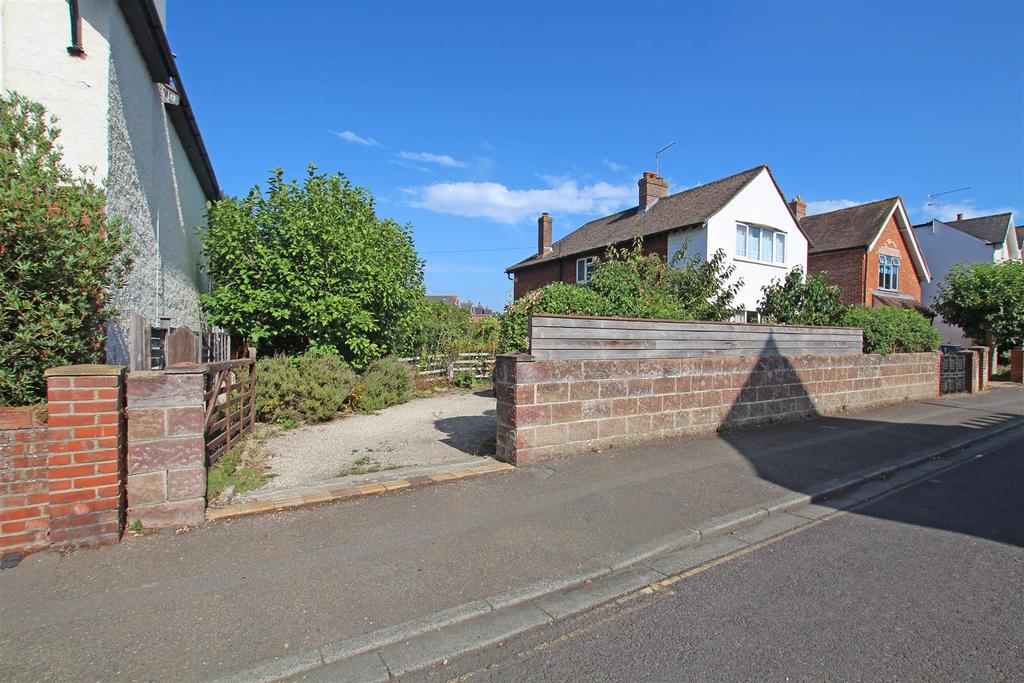 Whyke Lane, Chichester 5 bed detached house £825,000