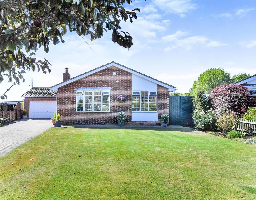 Westlands Road, Sproatley 3 bed detached bungalow for sale £385,000