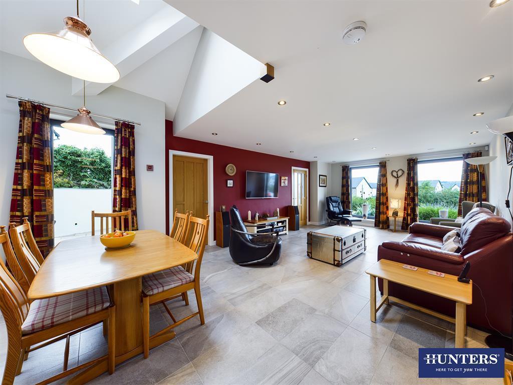 Oxenholme Road, Kendal, LA9 7HQ 4 bed detached house £675,000