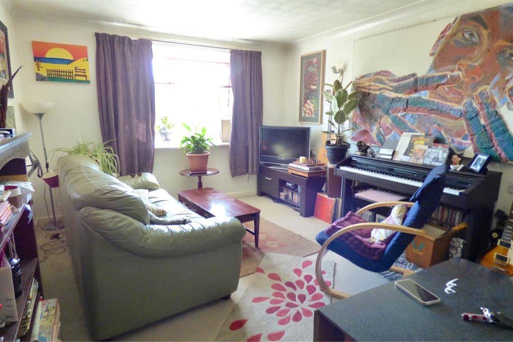 Kent Court, Kendal, Cumbria, LA9 5AN 2 bed flat £85,000