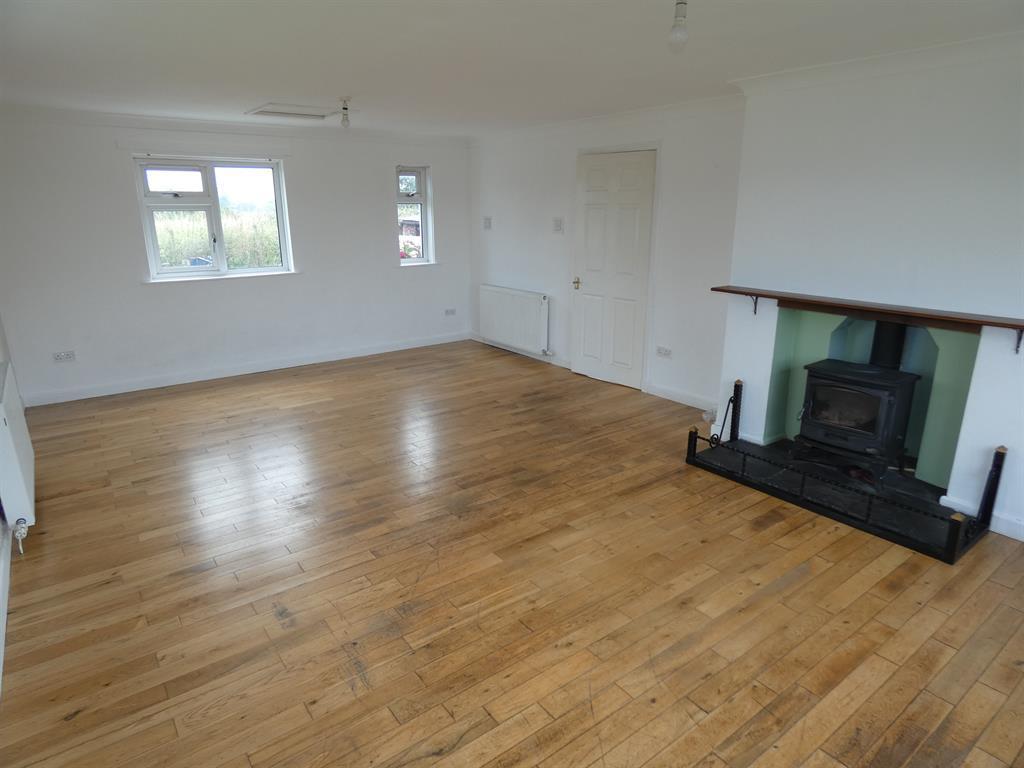 Parkgate, Dumfries, Dumfries, DG1 3NG 3 bed detached bungalow £215,000