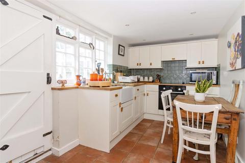2, Chippers Cottage, 37 Castle Road, Worthing, BN13 1DB