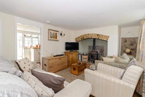 2, Chippers Cottage, 37 Castle Road, Worthing, BN13 1DB