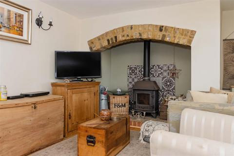 2, Chippers Cottage, 37 Castle Road, Worthing, BN13 1DB