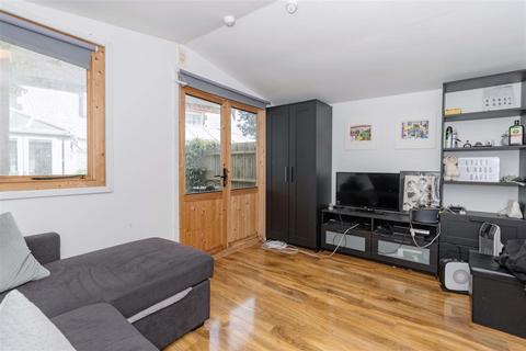 2, Chippers Cottage, 37 Castle Road, Worthing, BN13 1DB