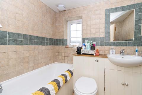 2, Chippers Cottage, 37 Castle Road, Worthing, BN13 1DB
