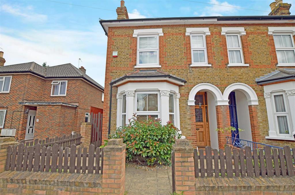 Cromwell Road, Feltham 3 bed semidetached house £1,950 pcm (£450 pw)