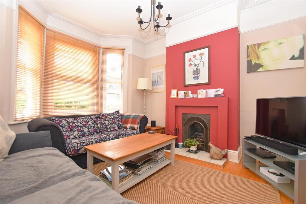 Cromwell Road, Feltham 3 bed semidetached house £1,950 pcm (£450 pw)