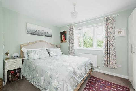 13 Cotswold Way, Worcester Park, KT4 8LL