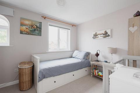 13 Cotswold Way, Worcester Park, KT4 8LL