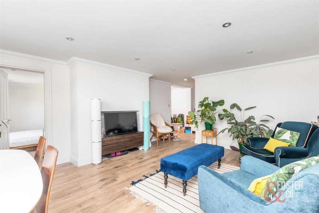 Buckingham Place, Brighton 2 bed flat £375,000